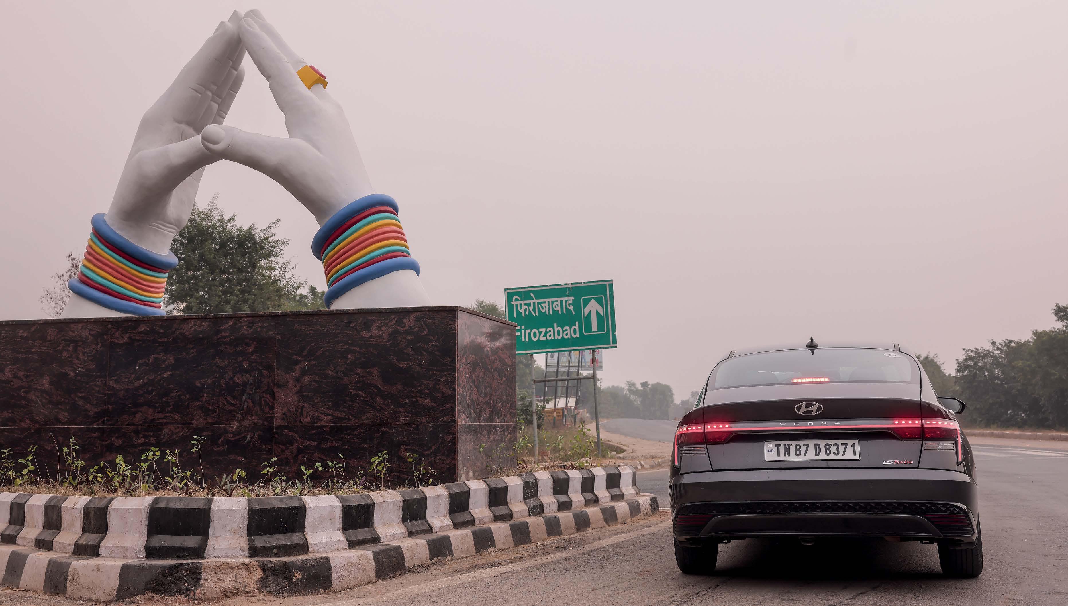 Firozabad to Agra distance by road, train, and bus with travel time